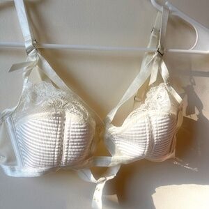 Dita von Teese white non soft (no underwire) lace bra 34B